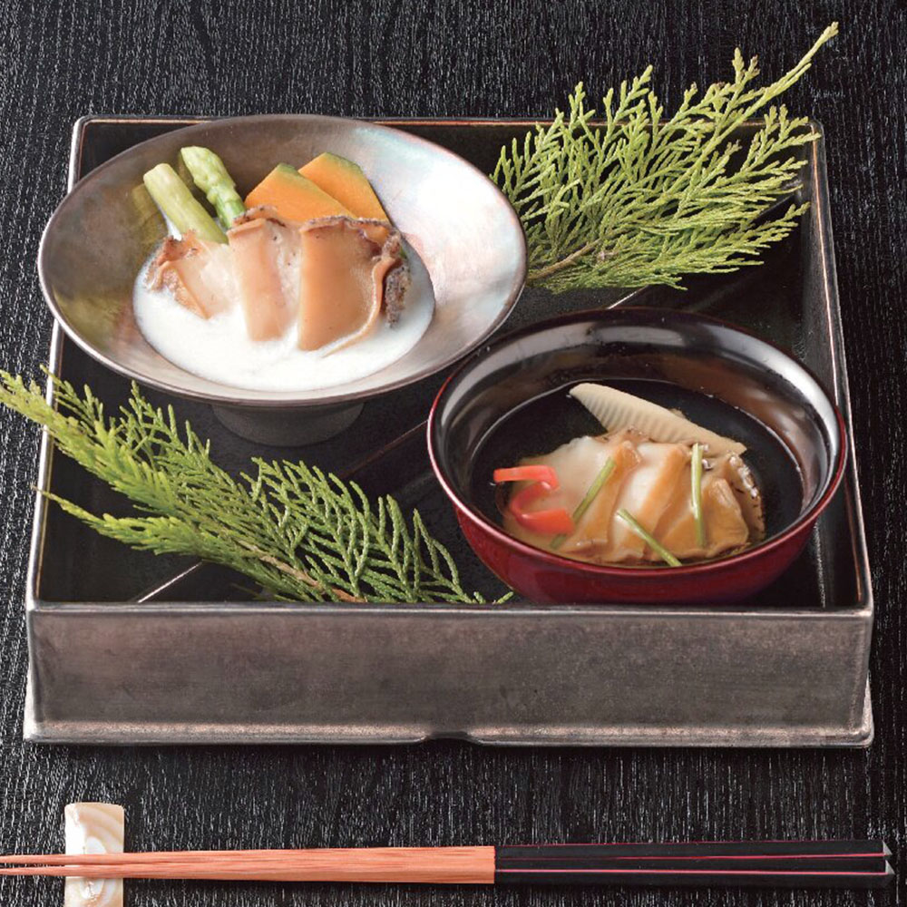 日本のおいしいお料理　天然あわび和スープと　クリーム煮スープ