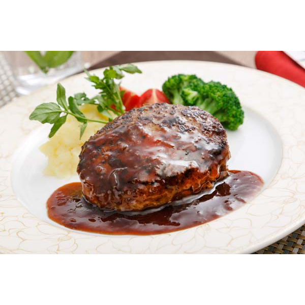 東京 「ラ・ベットラ・ダ・オチアイ」 落合務監修牛肉100％ハンバーグと黒トリュフソース