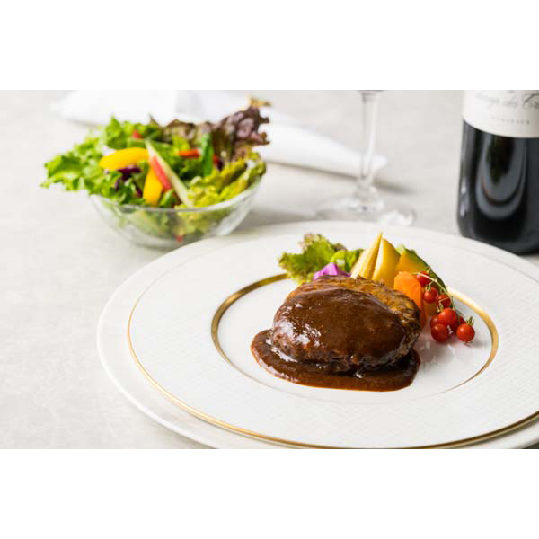 東京・西麻布 「リストランテ　アルポルト」 片岡宏之監修　黒トリュフソースハンバーグ8個