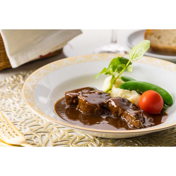 東京・日比谷 「モルソー」 秋元さくら監修　牛すね肉の赤ワイン煮込み