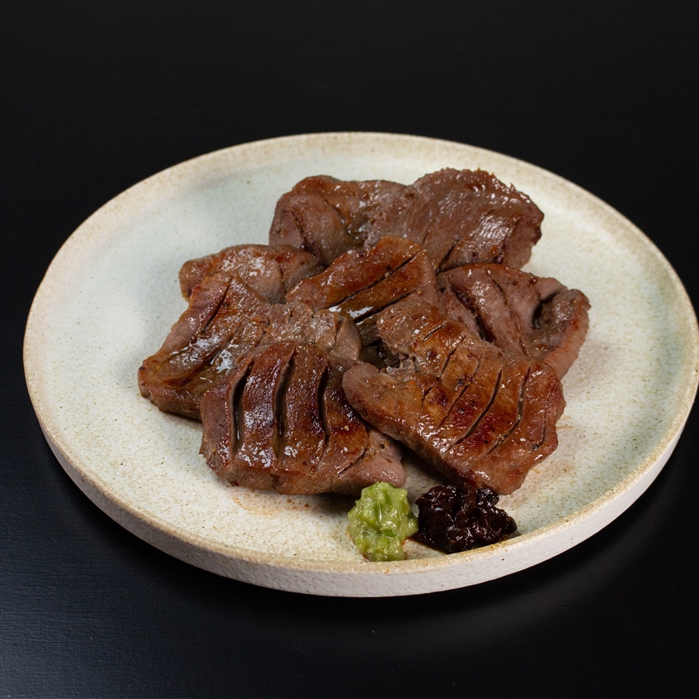 宮城・仙台 「陣中」 仔牛の牛タン丸ごと一本塩麹熟成　A