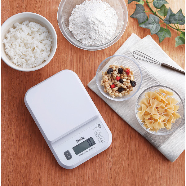 タニタ　デジタルクッキングスケール　ホワイト